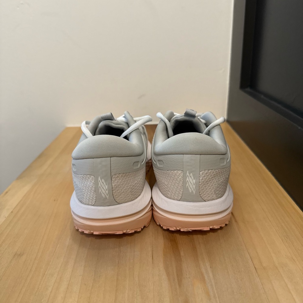 Brooks Women's Sneakers in White and Light Pink New without Box - Picture 12 of 15